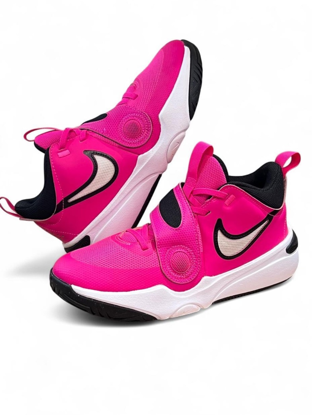 Nike Kids' Team Hustle D 11 Vibrant Pink basketball shoes Size 6.5Y